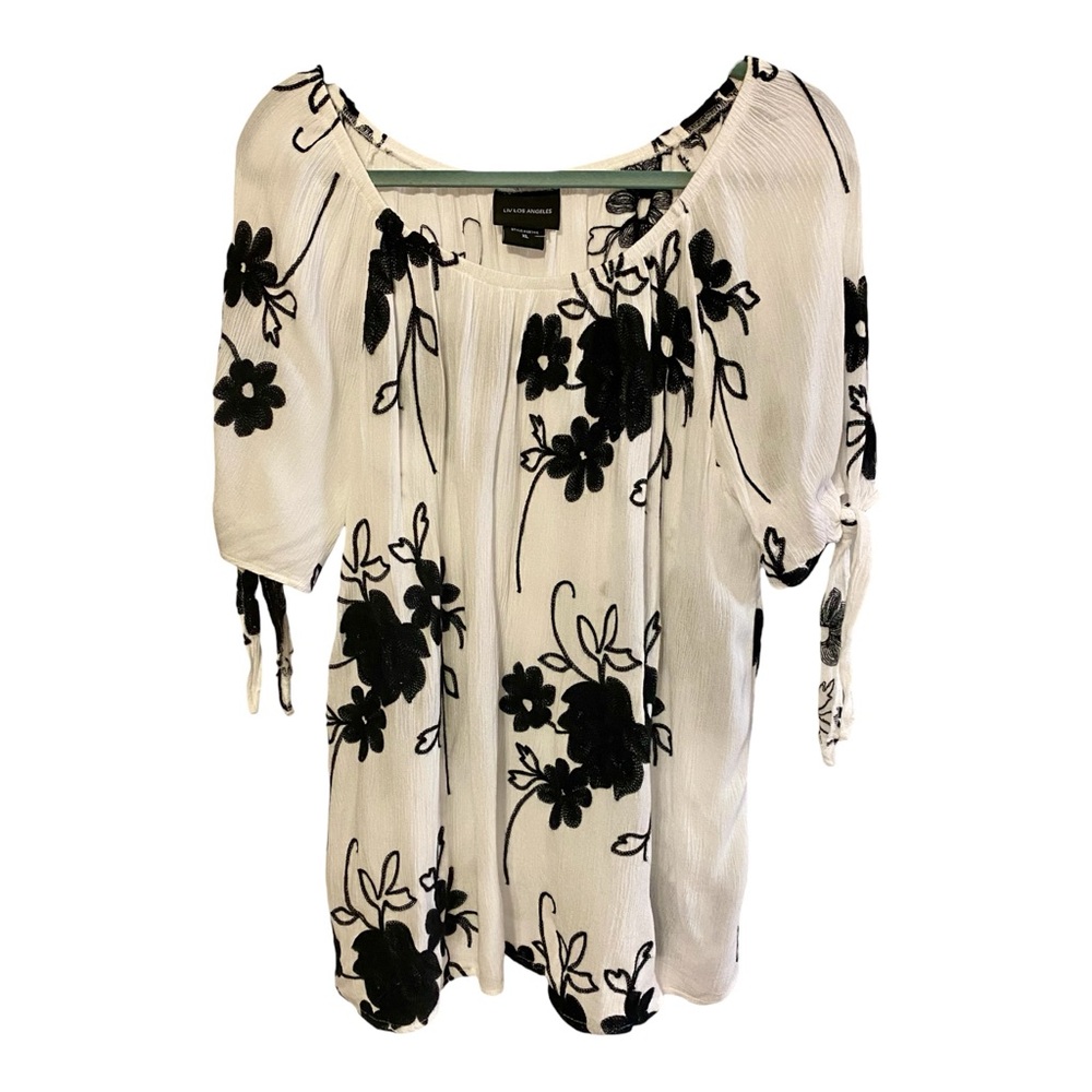 LIV Los Angeles Women’s Top Black Floral on White Blouse Size XL Flowy Boho